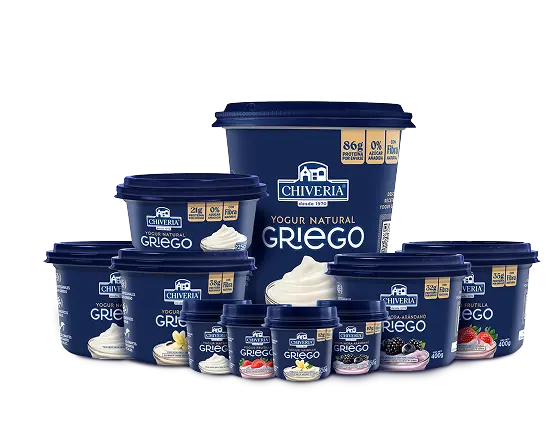 Línea completa de yogures griegos Chiveria en sabores naturales y frutales, en diferentes presentaciones
