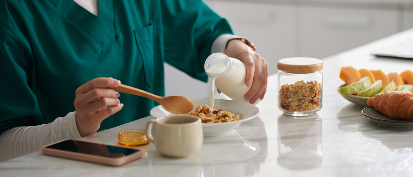 ¿Ayunas, con la comida o de noche? La ciencia exacta de cuándo tomar tus probióticos